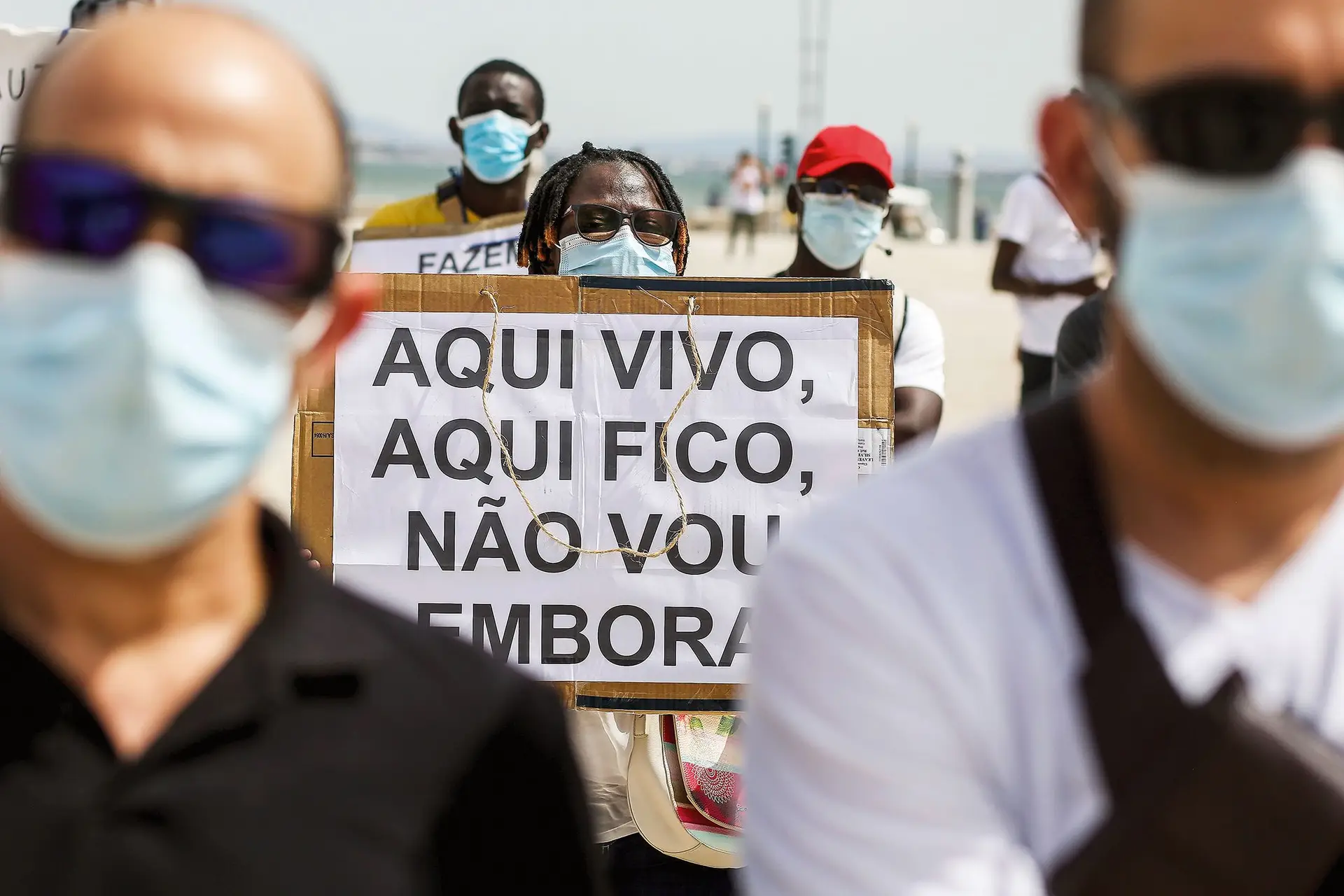 PJ investiga rede que “vendia” promessas de legalização. Portugal é único país da UE que permite regularização sem visto prévio de trabalho