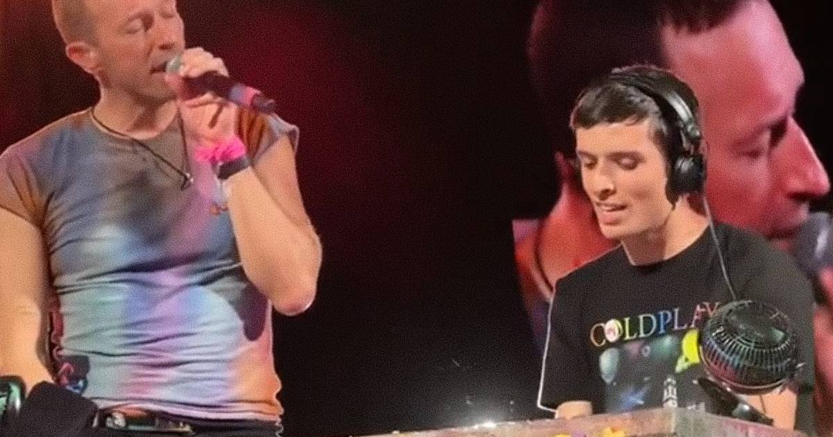 Who is the young Portuguese man who took the stage and played the piano with Coldplay in Coimbra?