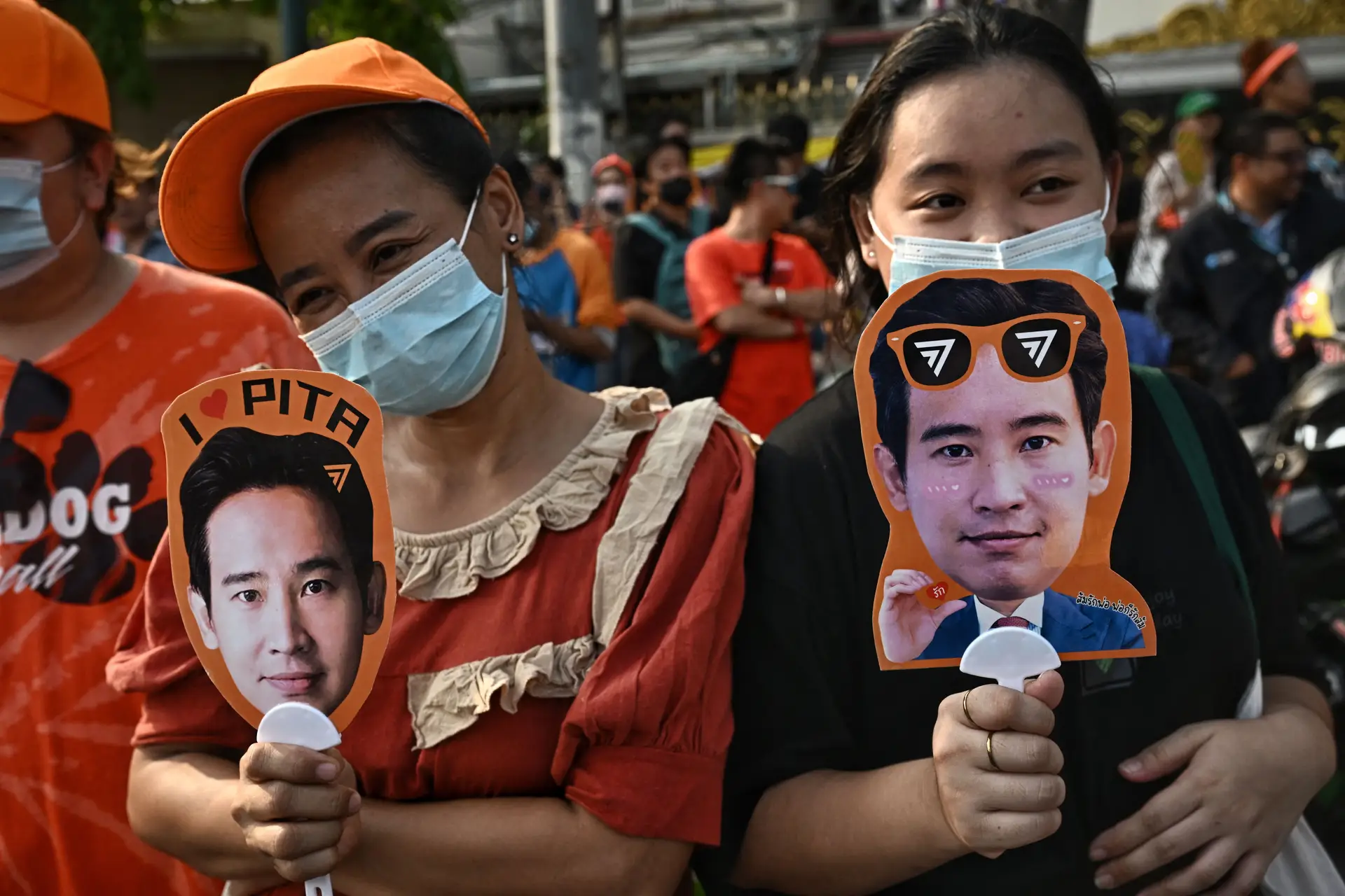 Apoiantes de Pita Limjaroenrat, candidato a primeiro-ministro da Tailândia pelo partido opositor Avançar