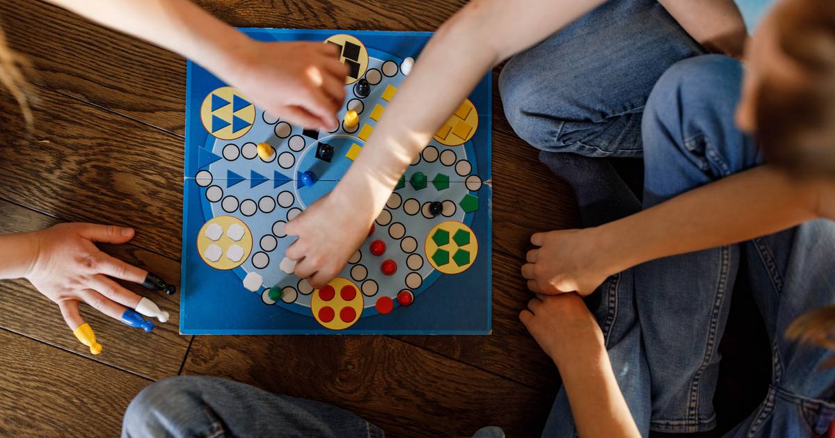 Chegou às escolas um novo jogo de tabuleiro para as crianças e jovens aprenderem mais sobre os direitos das pessoas com deficiência