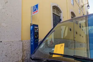 Durante anos, os partidos políticos não pagaram estacionamento em Lisboa. Agora, a CML quer mudar isso