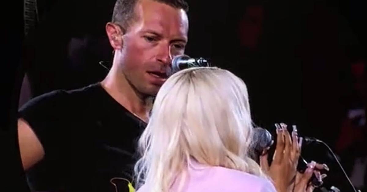 Coldplay chamam Bárbara Bandeira ao palco para cantar ‘Balada da Despedida’