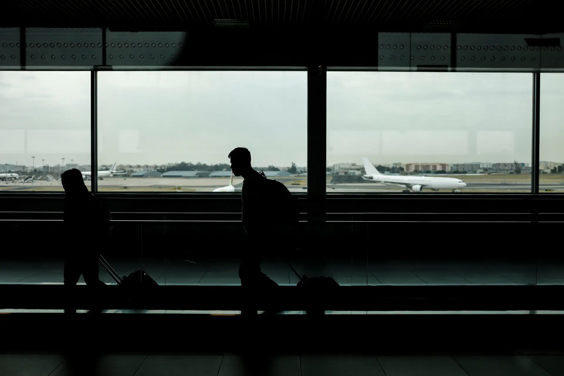 Aeroporto: Comissão propõe construção de um novo terminal, a redistribuição do tráfego e (ainda) aponta o dedo à gestão da ANA