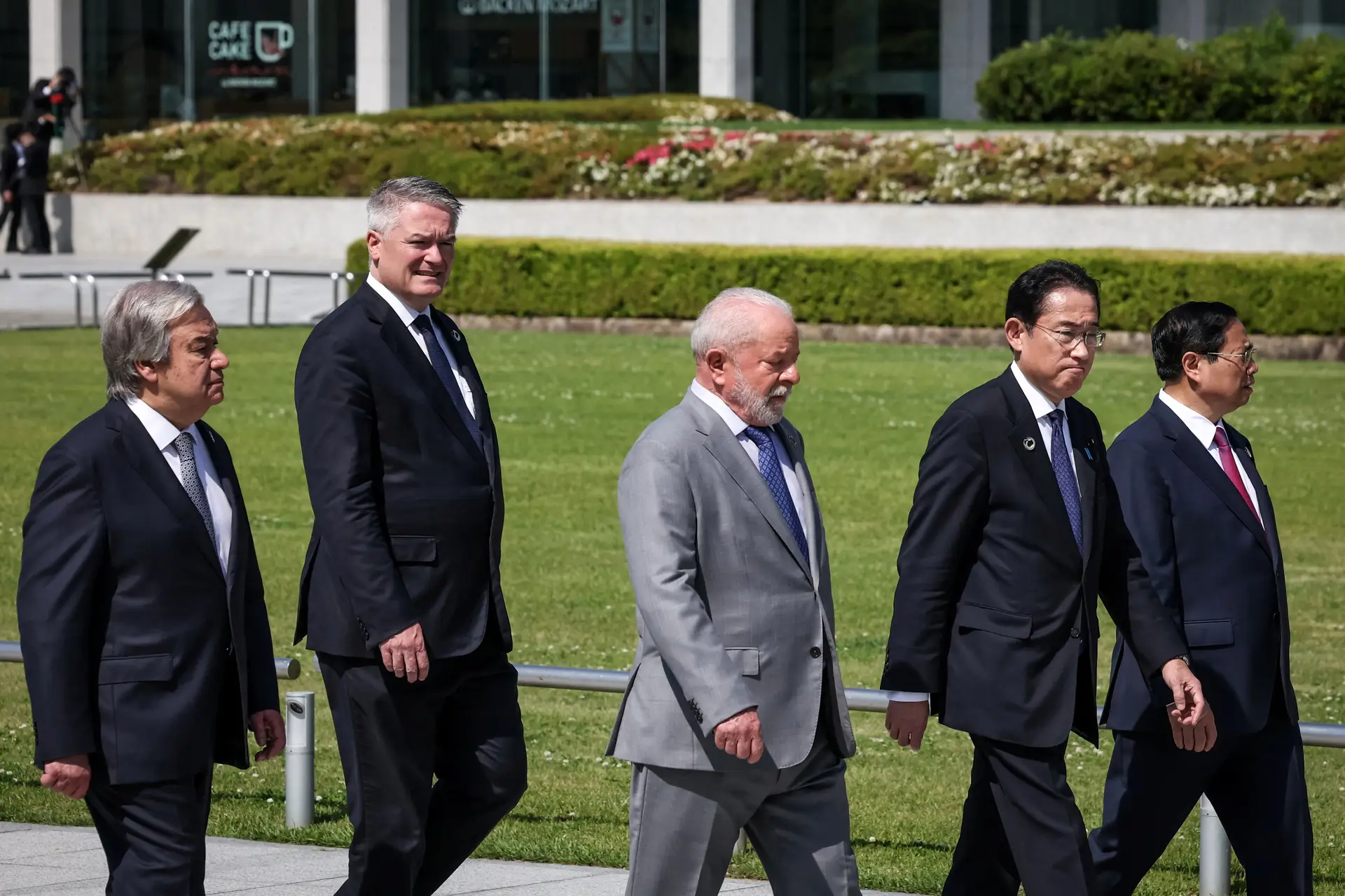 Lula da Silva com o primeiro-ministro do Vietname, Pham Minh Chinh, o primeiro-ministro do Japão, Fumio Kishida, o secretário-geral da OCDE, Mathias Cormann, e Antonio Guterres, em Hiroshima