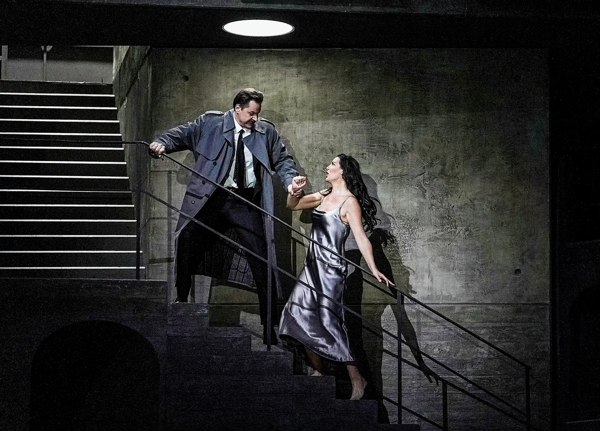 “Don Giovanni”, primeira cena no Met: Peter Mattei (Don Giovanni) e Federica Lombardi (Donna Anna)