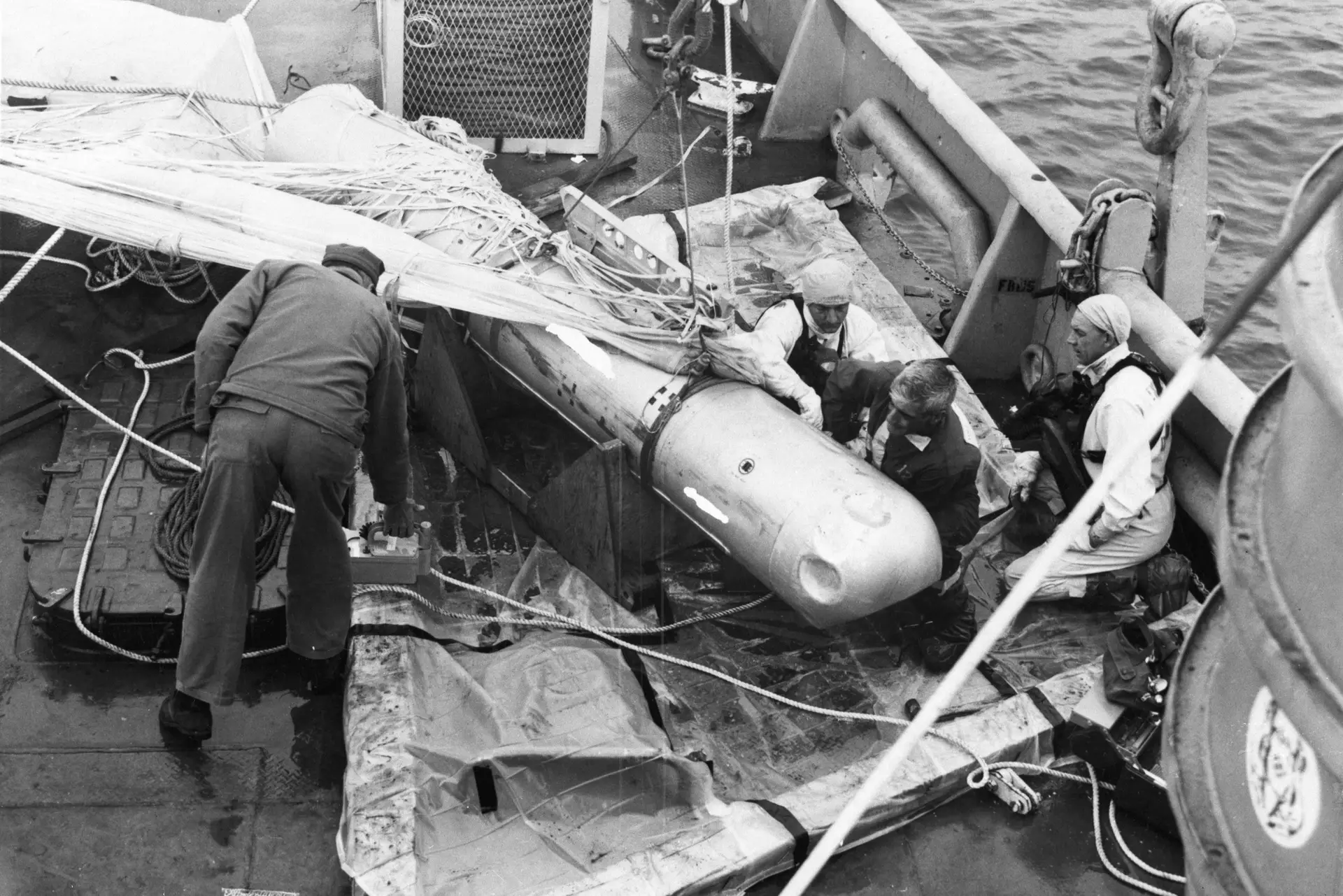 Recuperação, em 1966, de um explosivo a bordo do avião acidentado em Palomares