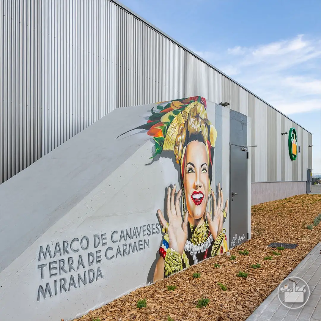 A nova loja do Marco de Canaveses homenageia Carmen Miranda