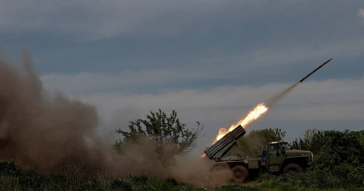 Cinco mortos e 19 feridos em ataque a Luhansk; EUA anunciam novo pacote de ajuda militar à Ucrânia