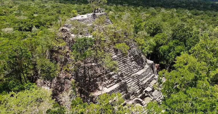 Descobertas centenas de cidades e estradas da civilização maia 