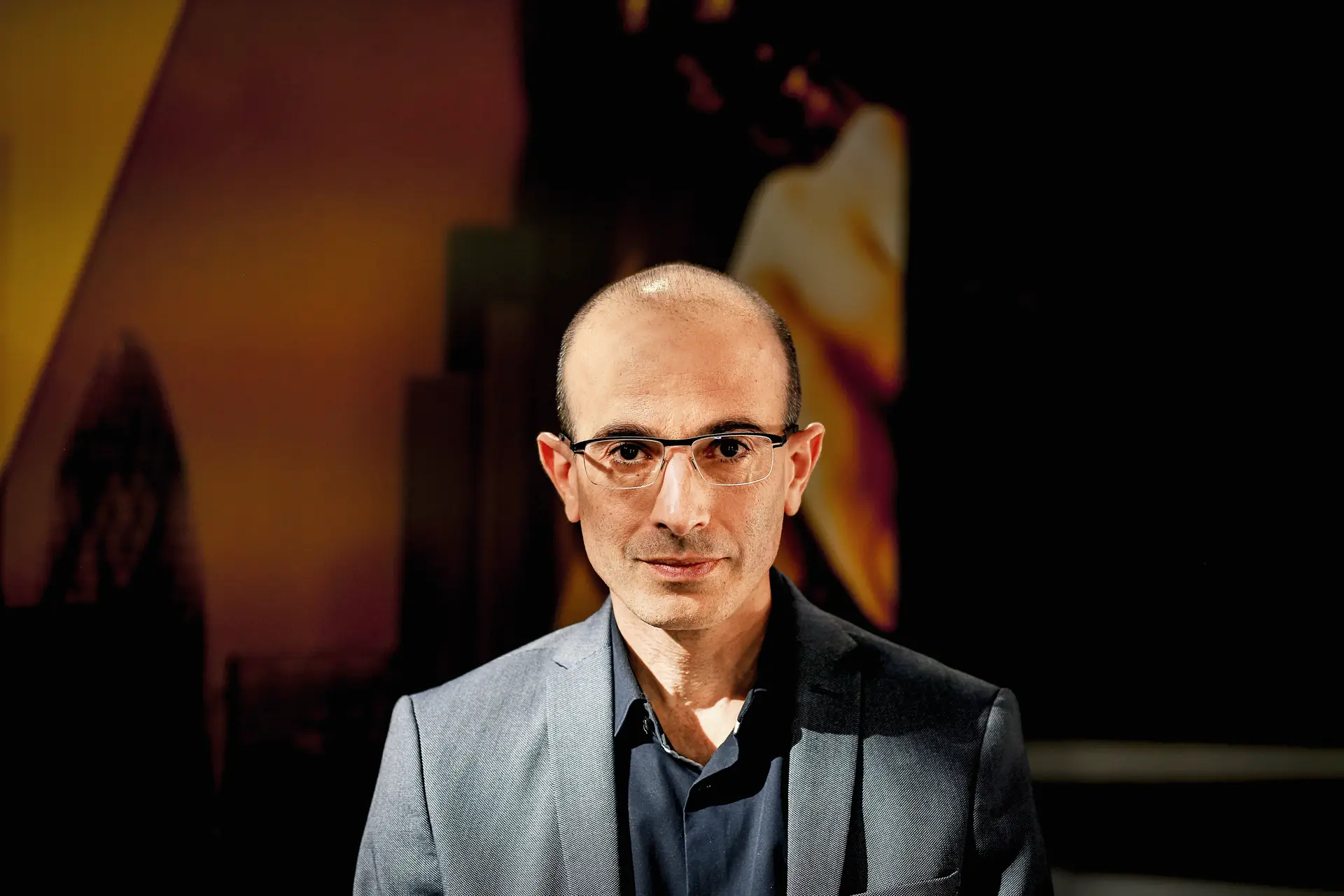 “A inteligência artificial consegue criar uma teoria da conspiração, é uma bomba atómica política”: Yuval Noah Harari ao Expresso