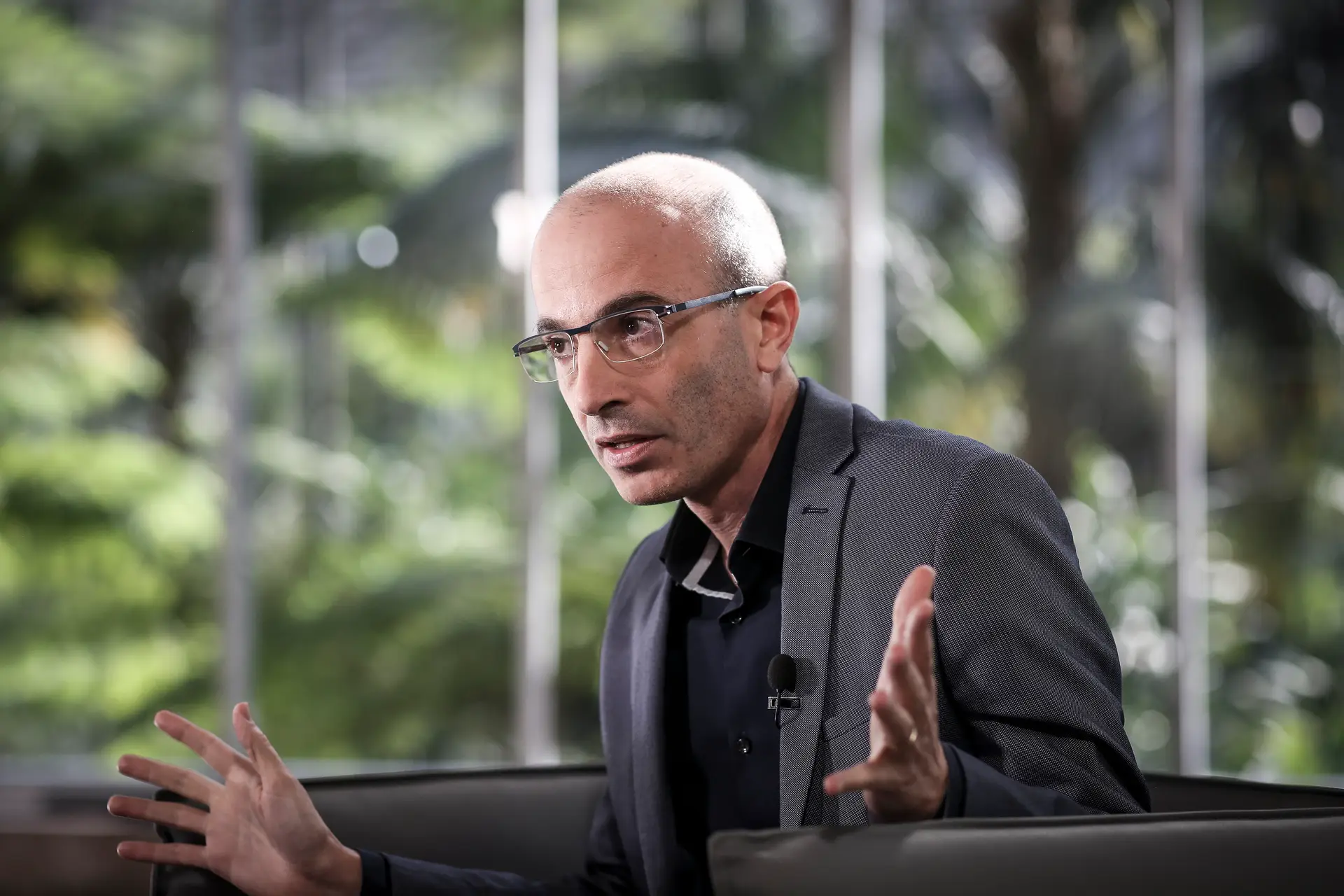 "Pela primeira vez pode-se aniquilar a privacidade e criar um regime de vigilância total", alerta Yuval Harari sobre Inteligência Artificial