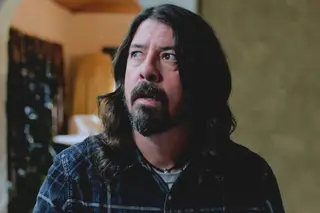 Os Foo Fighters espantam a dor ao pontapé: já ouvimos “But Here We Are”, o primeiro álbum após a morte de Taylor Hawkins