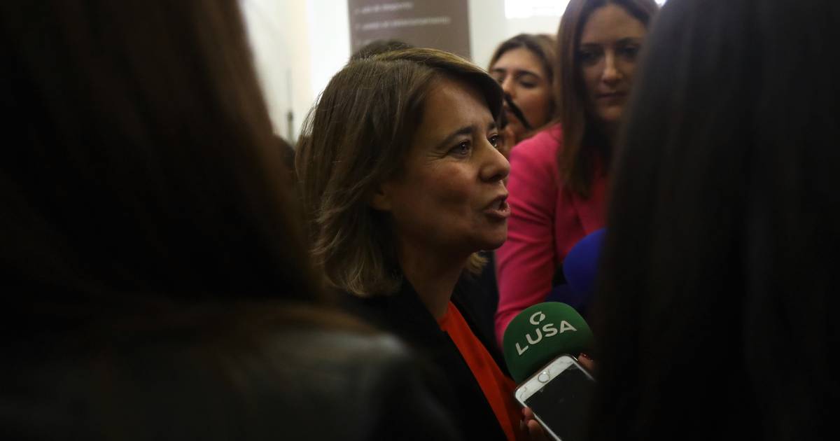 Catarina Martins acusa ministro da Saúde de querer “esvaziar SNS”