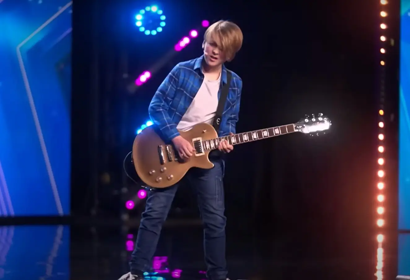 Guitarrista de 11 anos deixa Brian May de boca aberta com versão dos Queen