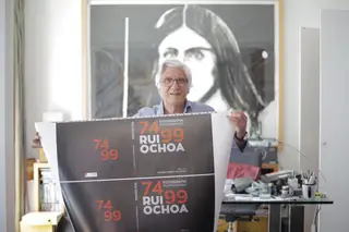 Gavetas cheias de máquinas e rolos, milhares de fotografias, uma história de Portugal: como nasceu a obra 'Retratos em Mudança' de Rui Ochoa