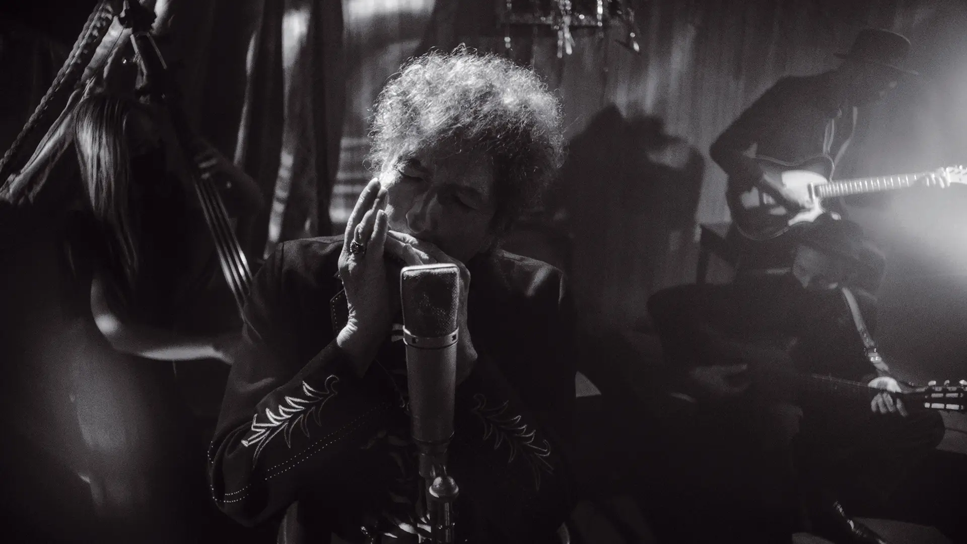 Dylan edita hoje “Shadow Kingdom”, registo de concerto exibido em streaming quando, nos idos pandémicos de 2021, interrompeu a digressão
