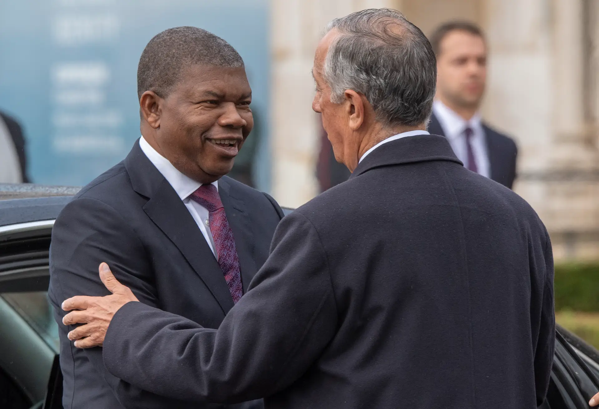 João Lourenço esteve em Portugal numa visita oficial em novembro de 2018. O Presidente angolano dispõe-se a vir em abril de 2024 comemorar o meio século da Revolução dos Cravos, se convidado, e gostava de ter Marcelo Rebelo de Sousa nos 50 anos da independência de Angola, em 2025