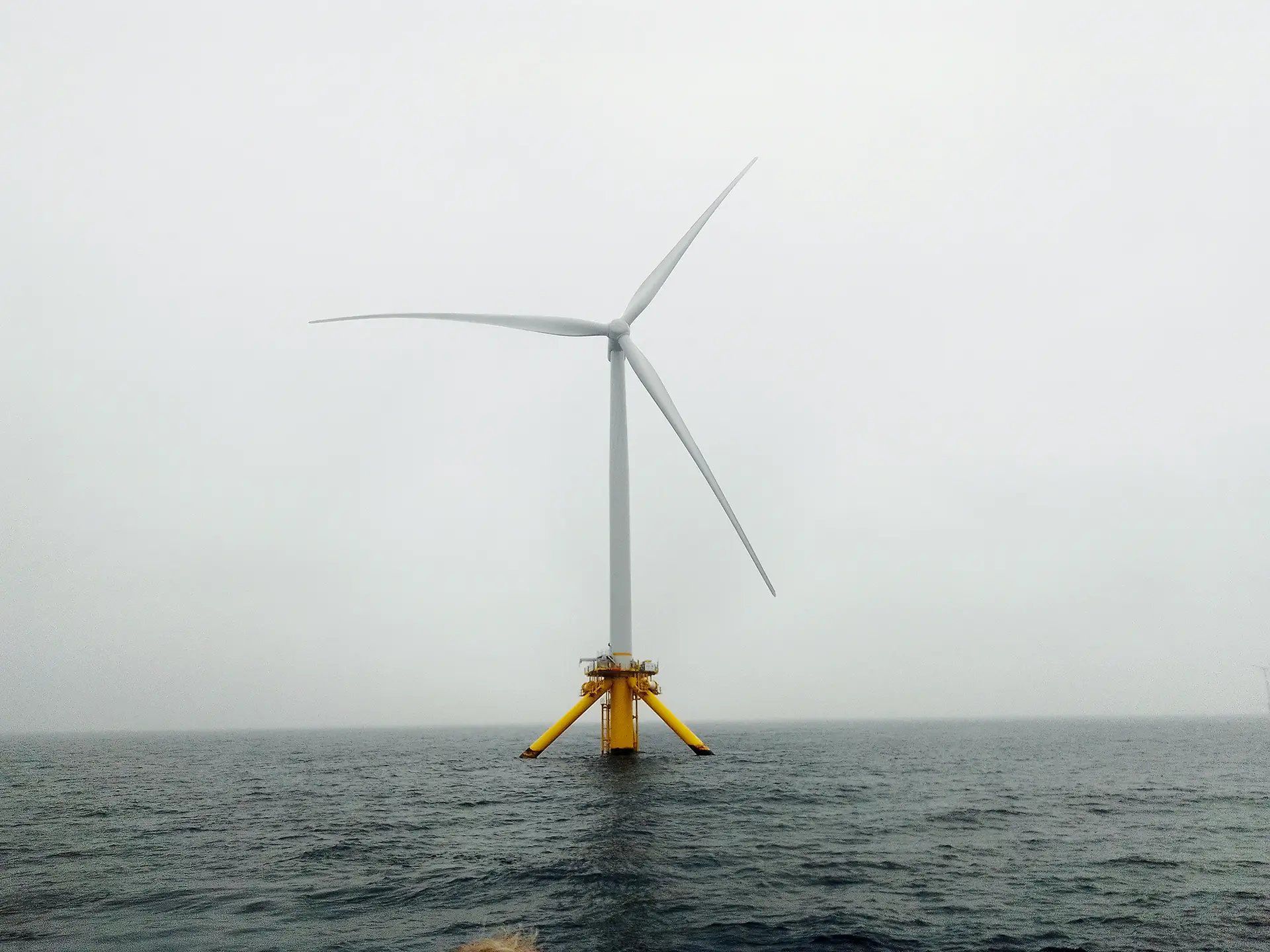 O projeto TetraSpar está a testar na Noruega desde final de 2021 uma estrutura flutuante com uma turbina de 3,6 megawatts