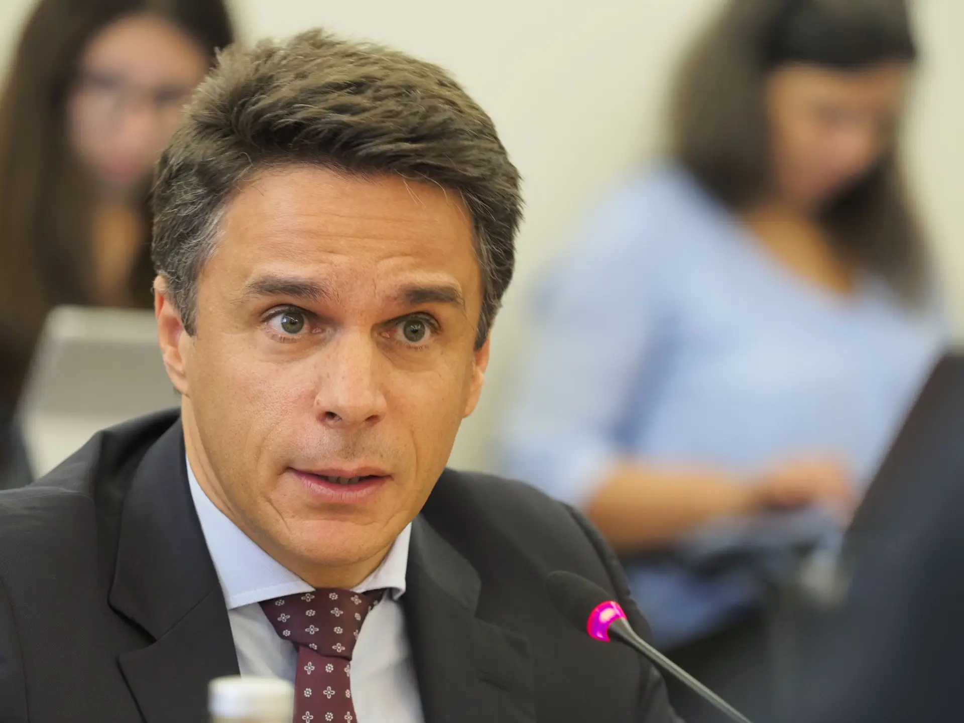 Governo admite dívida pública abaixo do PIB já no próximo ano