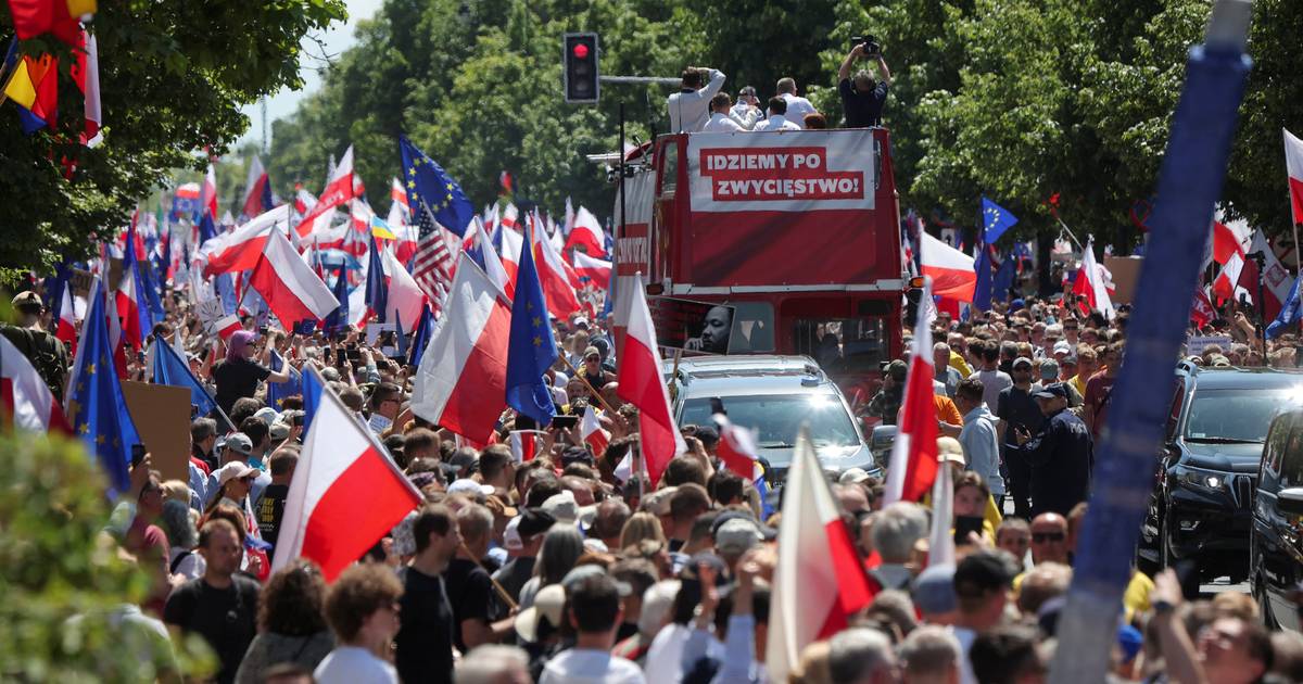 Cerca de 500 mil pessoas manifestam-se na Polónia contra o governo