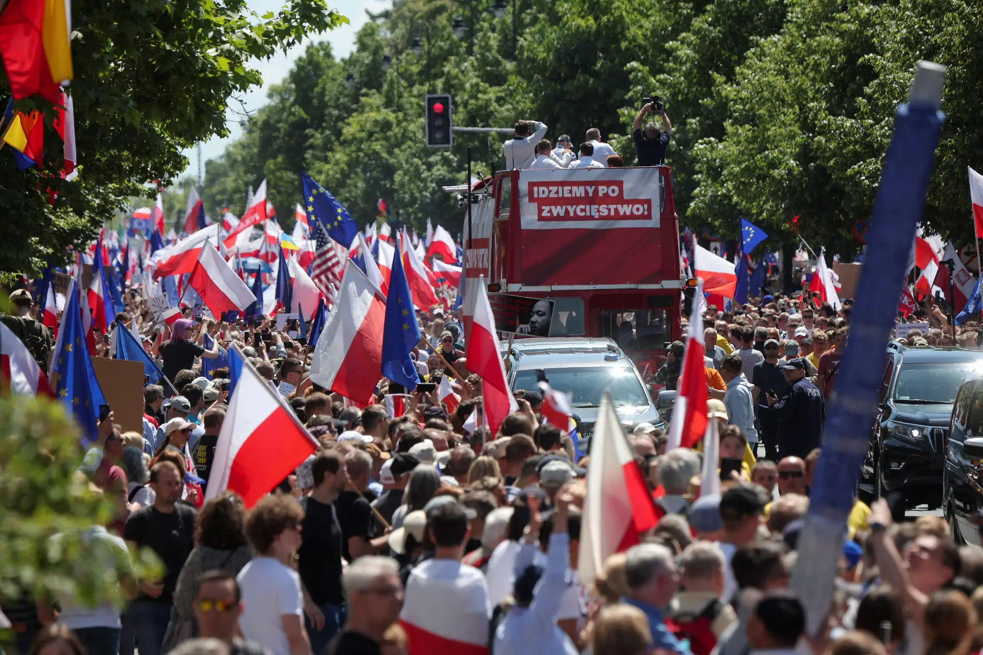 Cerca de 500 mil pessoas manifestam-se na Polónia contra o governo