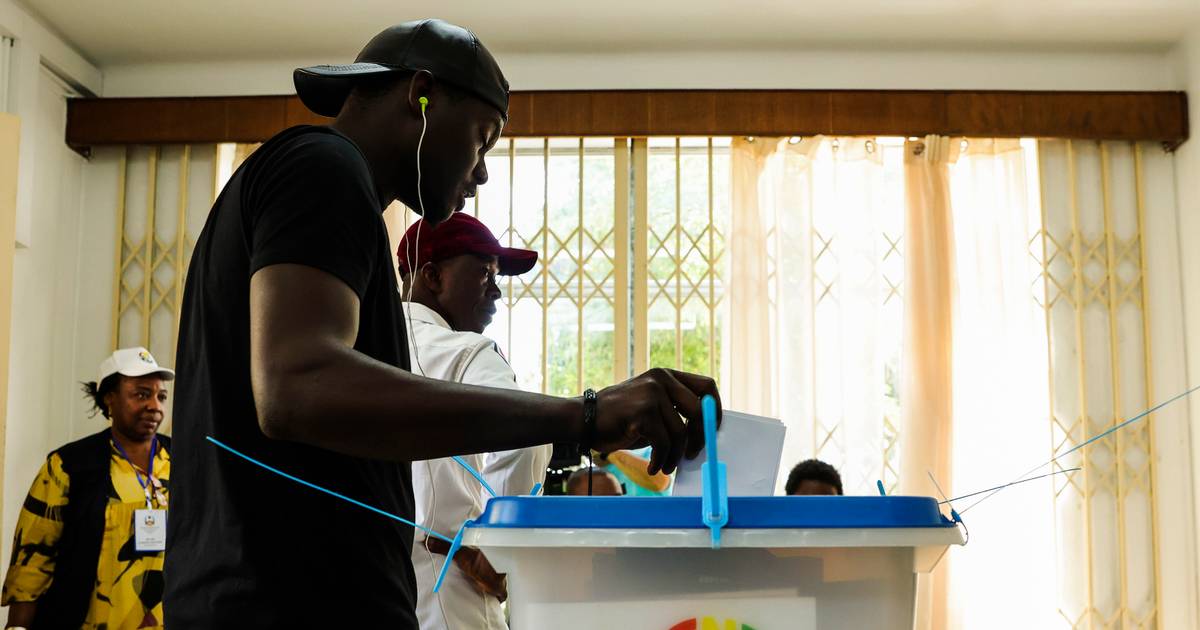Guiné-Bissau: (sou o) “único responsável pela derrota eleitoral” diz  Braima Camará