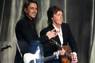Nuno Bettencourt recorda o dia em que Kanye West ‘estragou’ uma canção que estava a compor com Paul McCartney