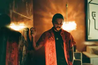 The Weeknd revela imagens de uma gigante estátua feminina no Passeio Marítimo de Algés