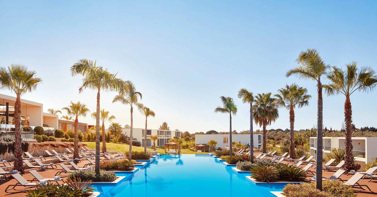 Com seis piscinas e quase 500 quartos, já abriu o novo hotel “tudo incluído” no Algarve