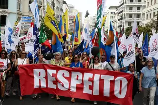 Entre a esperança e o cansaço, milhares de professores voltaram a sair à rua para pedir o que lhes foi “roubado”