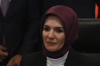 A única mulher no Governo de Erdogan foi expulsa do seu partido na Bélgica por ter negado o genocídio arménio