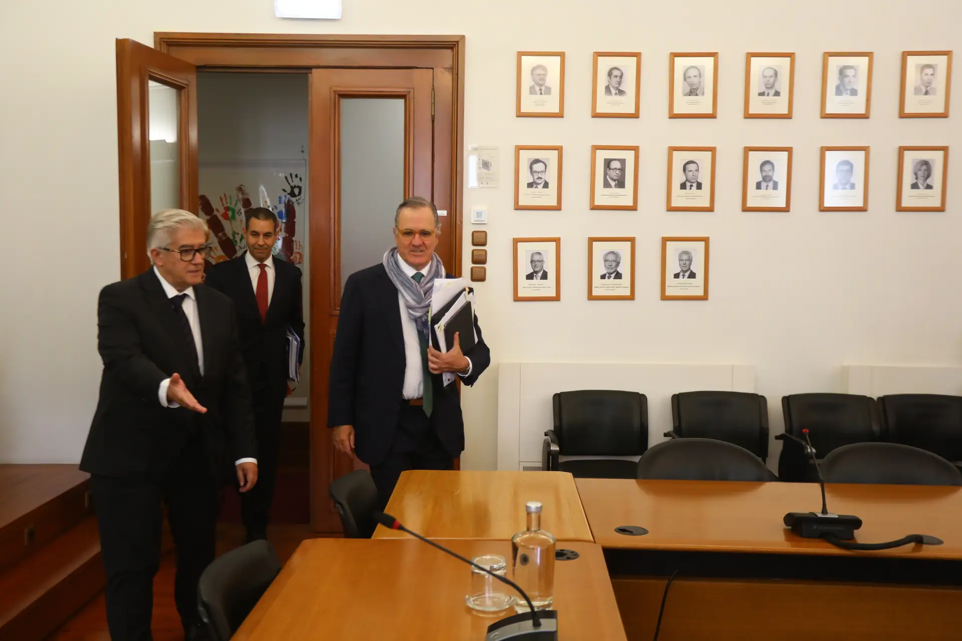 TAP: Pires de Lima entrega à CPI carta de Fernando Pinto que alertava para crise de tesouraria