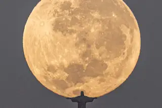 Fotografia do Cristo Redentor "a segurar a lua" demorou três anos a ser planeada