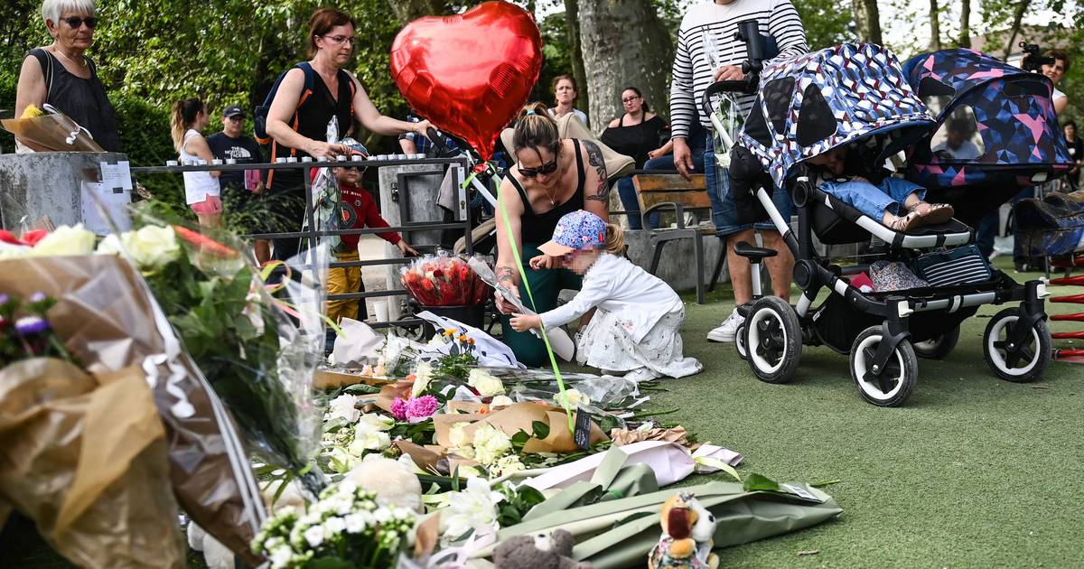 Autor de esfaqueamento em parque infantil francês acusado de tentativa de homicídio e rebelião com arma