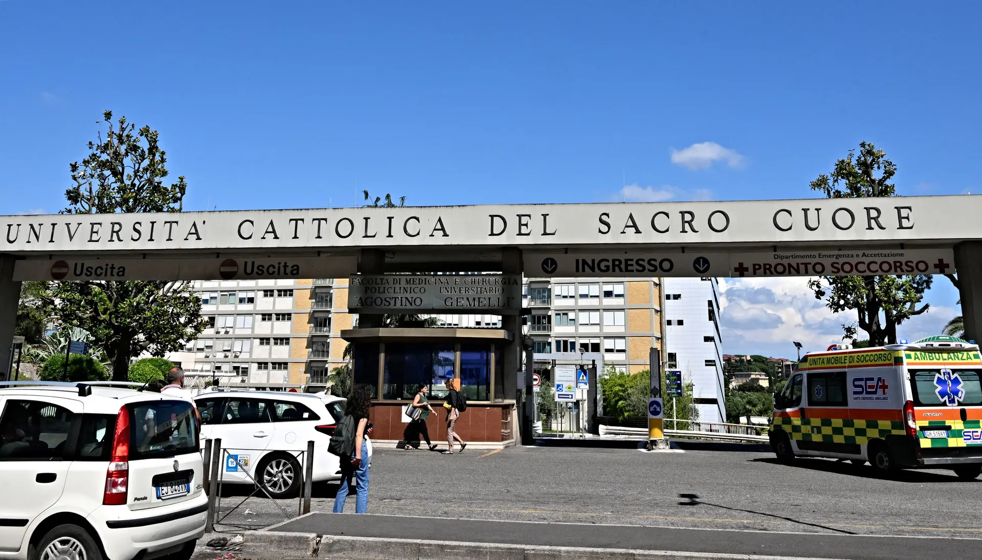 O papa foi submetido na quarta-feira no Hospital Gemelli, em Roma, a uma cirurgia intestinal