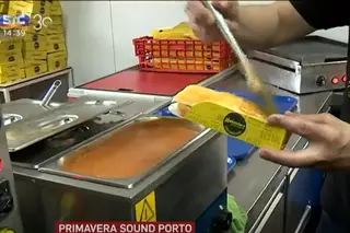 O que comem os festivaleiros no Primavera Sound Porto? Francesinha, com certeza, mas sem talheres