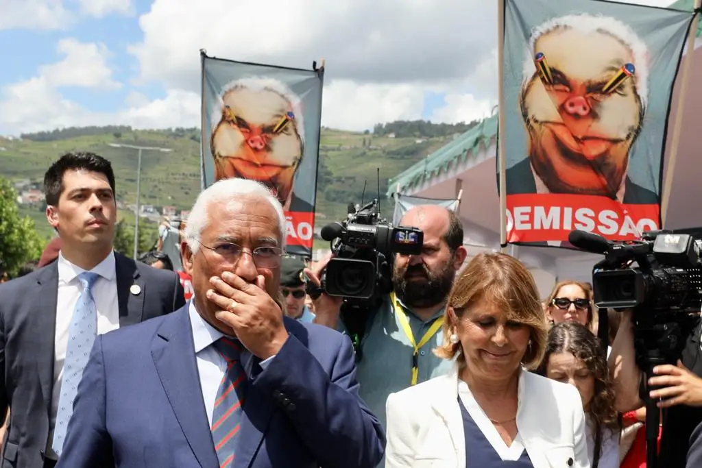 Costa enfrenta protesto de professores no Dia de Portugal: é "injusto", mas "faz parte da democracia"