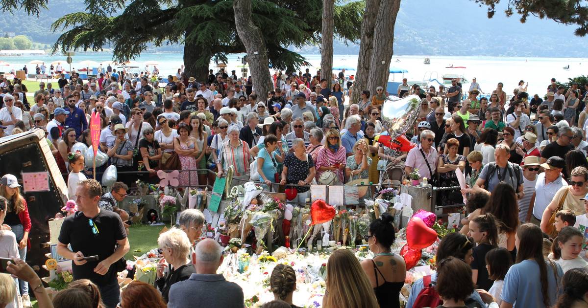 Governo francês critica utilização política de crime em Annecy. Feridos não correm risco de vida