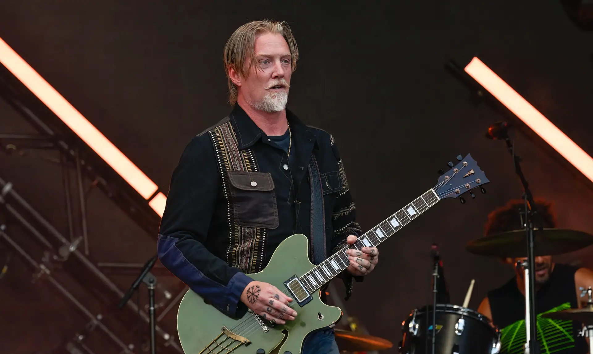 Josh Homme, dos Queens of the Stone Age, revela que lhe foi diagnosticado um cancro