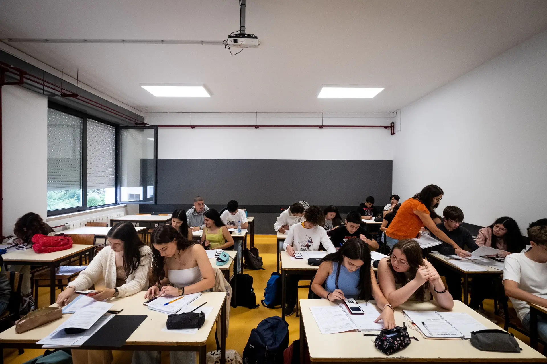 Menos exames no secundário, mais peso no acesso ao ensino superior, mas com mais hipóteses de escolha