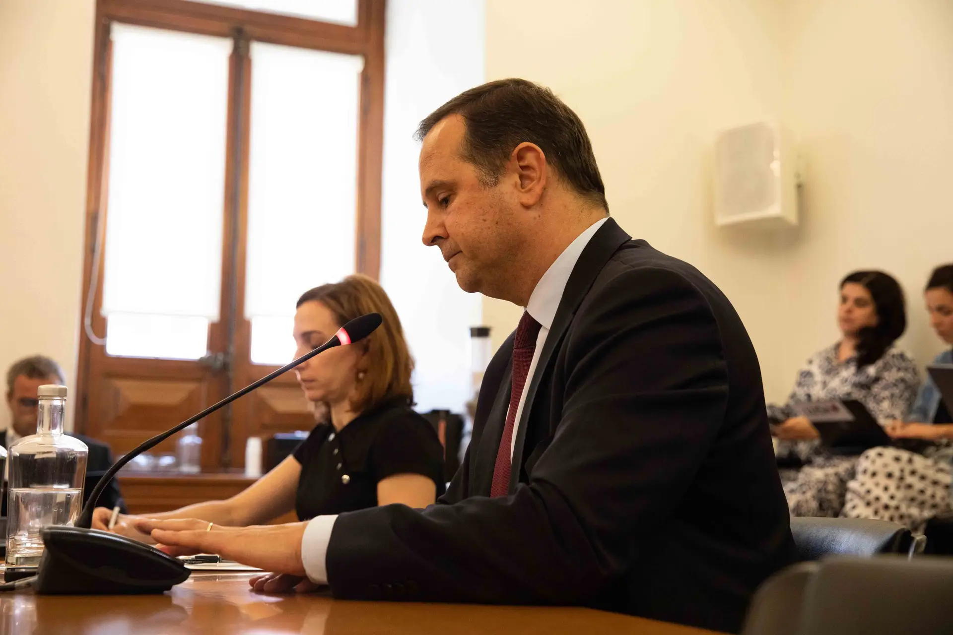 Medina isentou Pedro Nuno Santos, antecipou-se ao ataque de Christine e atirou-se ao PSD