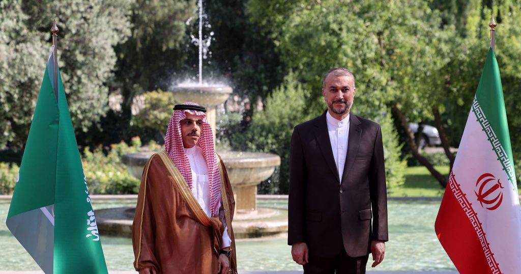 Chefe da diplomacia saudita visita capital do Irão após reatamento de laços diplomáticos