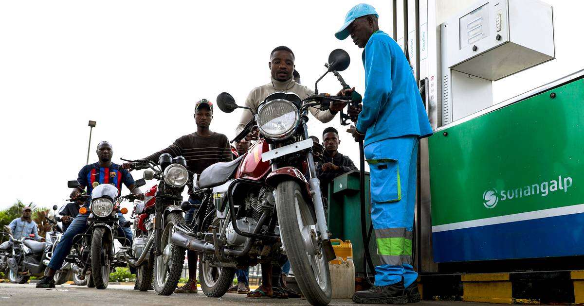 Polícia angolana dispersa marcha contra subida dos combustíveis em Luanda