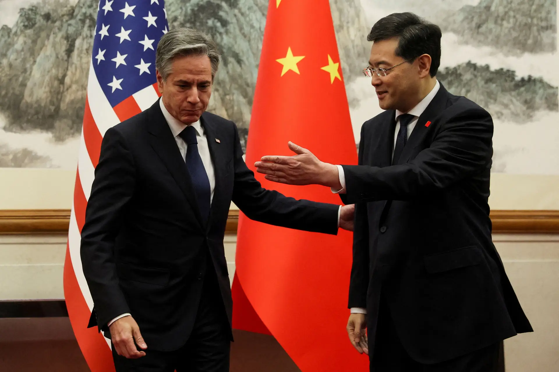Secretário de Estado dos EUA, Antony Blinken, com o homólogo chinês Qin Gang