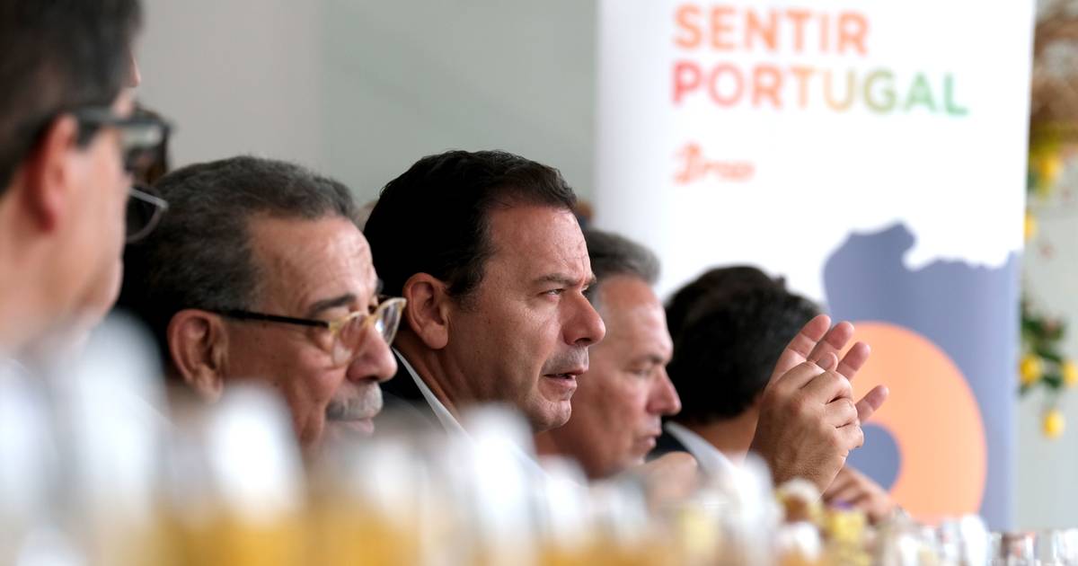 Em dia de “Sentir Portugal”, Montenegro acaba entre polémicas: a presença de Pinto Moreira nas comissões e de Costa ao lado de Órban