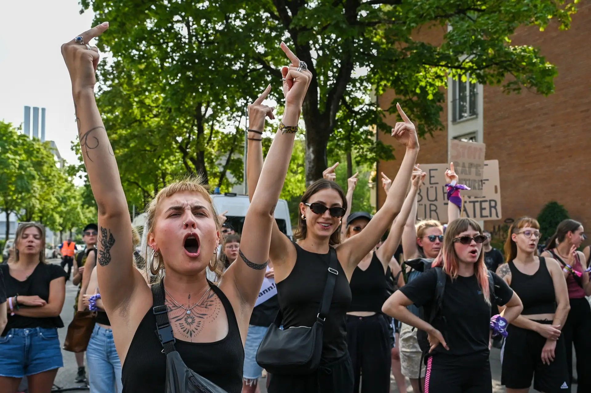 Manifestação contra vocalista dos Rammstein à porta de concerto na Suíça