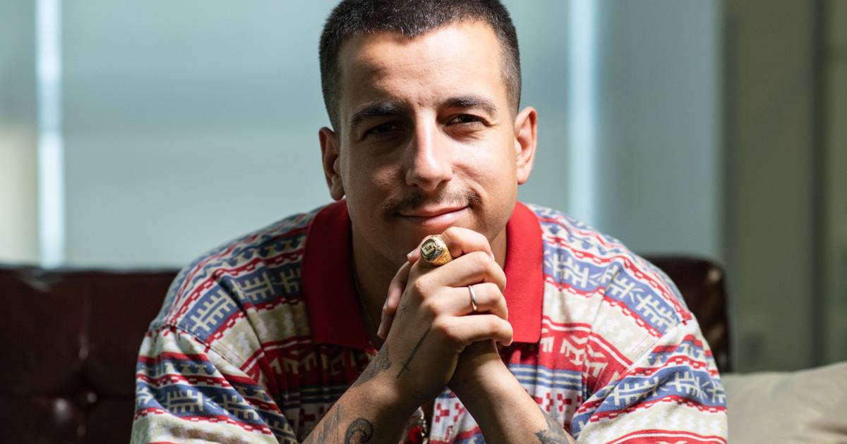 “Enquanto eu me levantava cedo e ia a pé, alguns colegas chegavam de Porsche”: Fernando Daniel cria escola “justa” para jovens talentos