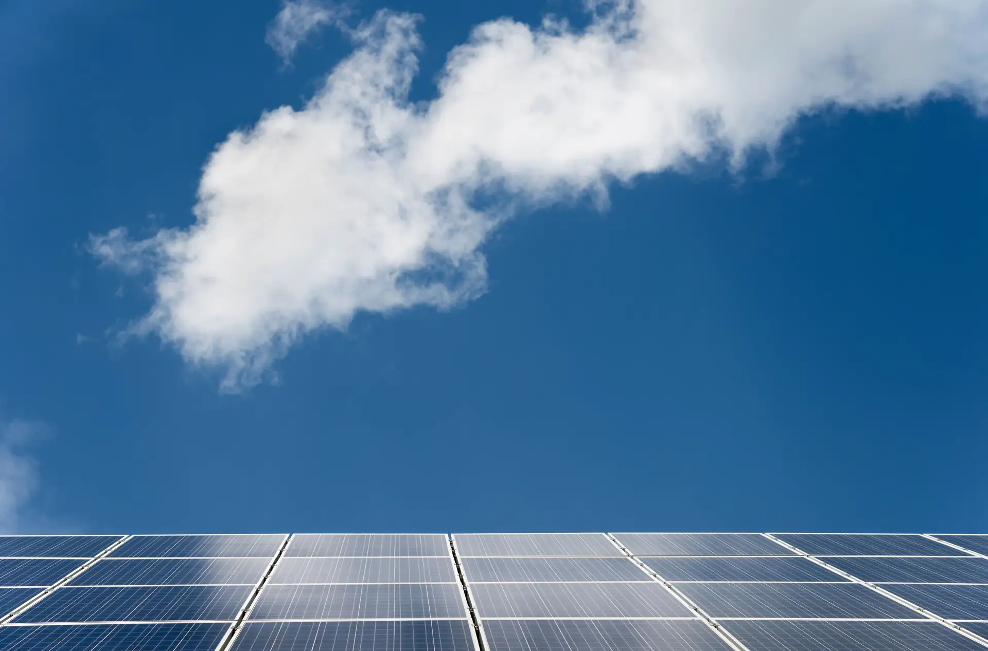 Promotora da maior central solar do país capta €255 milhões