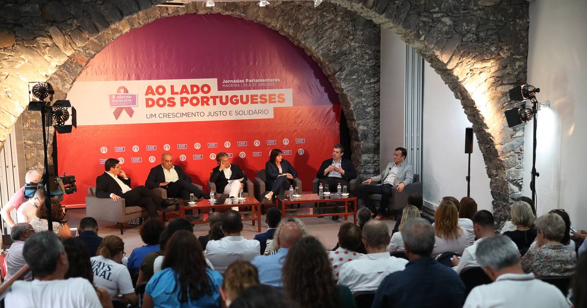 Jornadas do PS na Madeira acompanhadas à distância: metade dos deputados falha voo