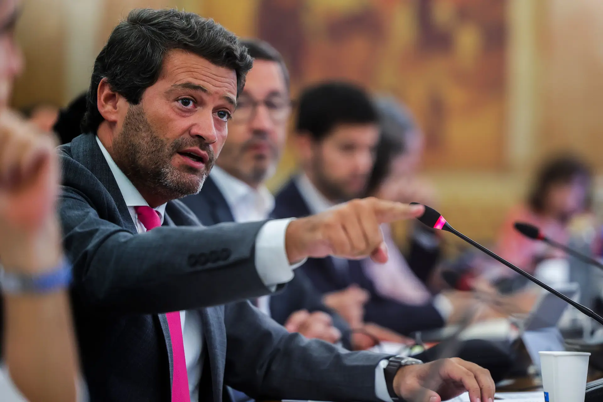 Chega quer discutir moção de censura no dia 19 e dar "munições" a Marcelo